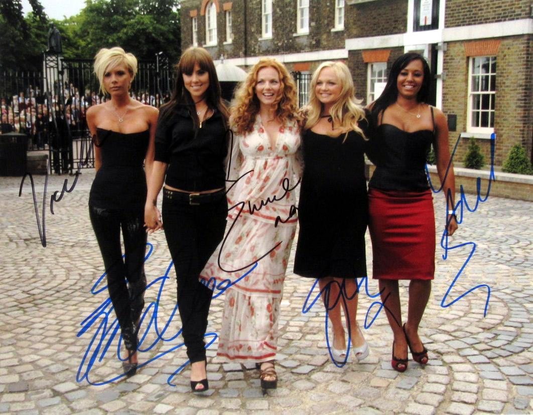 SPICE GIRLS 11 x 14 In Person Signed Photo: Melanie Brown / Emma Bunton / Melanie C / Geri Halliwell / Victoria Beckham in person signed autographed photo. An amazing photo signed by all five girls.
