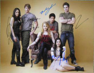 9 Lives of Chloe King Cast 11x14 In Person Signed Photo: FANTASTIC 11x14 in person signed photo by the following cast members: Skyler Smuels, Grace Phipps, Ki Hong Lee, Benjamin Stone, Alyssa Diaz, and Gray Damon. SUPER itme to hang on your wall and show of