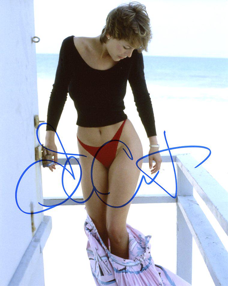 Jamie Lee Curtis PERFECT In Person Signed Photo: Photo size is 8x10. Jamie Lee Curtis in person signed autographed photo from the movie PERFECT. Jamie Lee Curtis as the character Jessie
