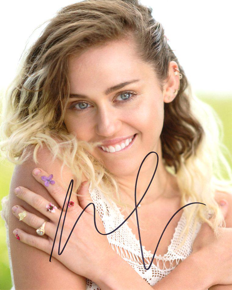 Miley Cyrus CLOSE UP IN Person Signed Photo: Miley Cyrus hot in person signed photo. Miley Cyrus has been in such movies as THE LAST SONG, LOL, and HANNAH MONTANA