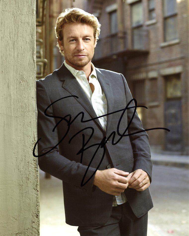 Simon Baker THE MENTALIST In Person Signed Photo: Simon Baker in person signed autographed photo from the TV series THE MENTALIST. Simon Baker as the character Patrick Jane