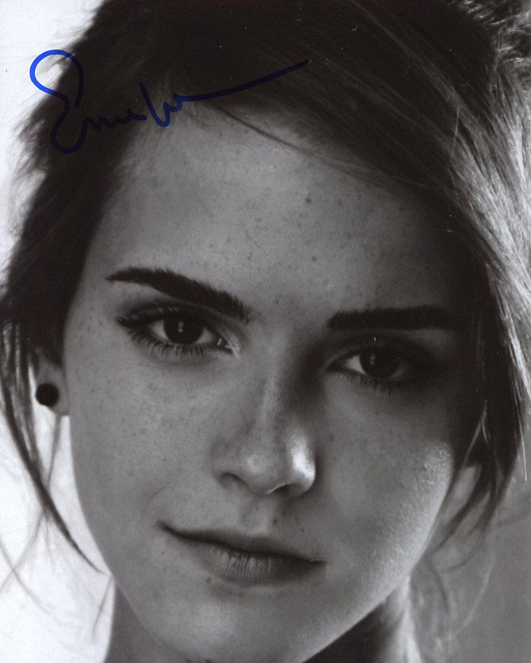 Emma Watson CLOSE-UP In Person Signed Photo: Emma Watson in person signed autographed photo. Emma Watson has been in such movies as HARRY POTTER, BEAUTY AND THE BEAST, and THE PERKS OF BEING A WALLFLOWER