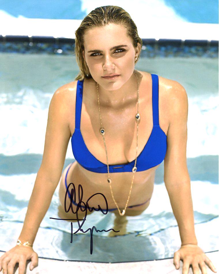 Lexi Thompson GOLFER / SPORTS ILLUSTRATED In Person: Alexis Noel "Lexi" Thompson is an American professional golfer who plays on the LPGA Tour. At age 12, she was the youngest golfer ever to qualify to play in the U.S. Women's Open. She turned professio
