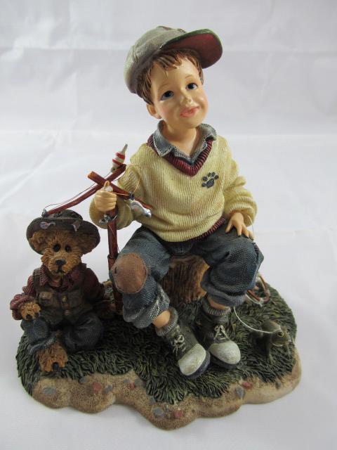 Boyds Dollstone Figurine, MICHAEL AND THAYER WAITINâ€™: BOYDS BEARS AND FRIENDS. The Dollstone Collection. The Simple Pleasures Series #1. Michael and Thayer â€“ Waitinâ€™ For Grandpa, #3552, 1st Edition, New. Issued 1999