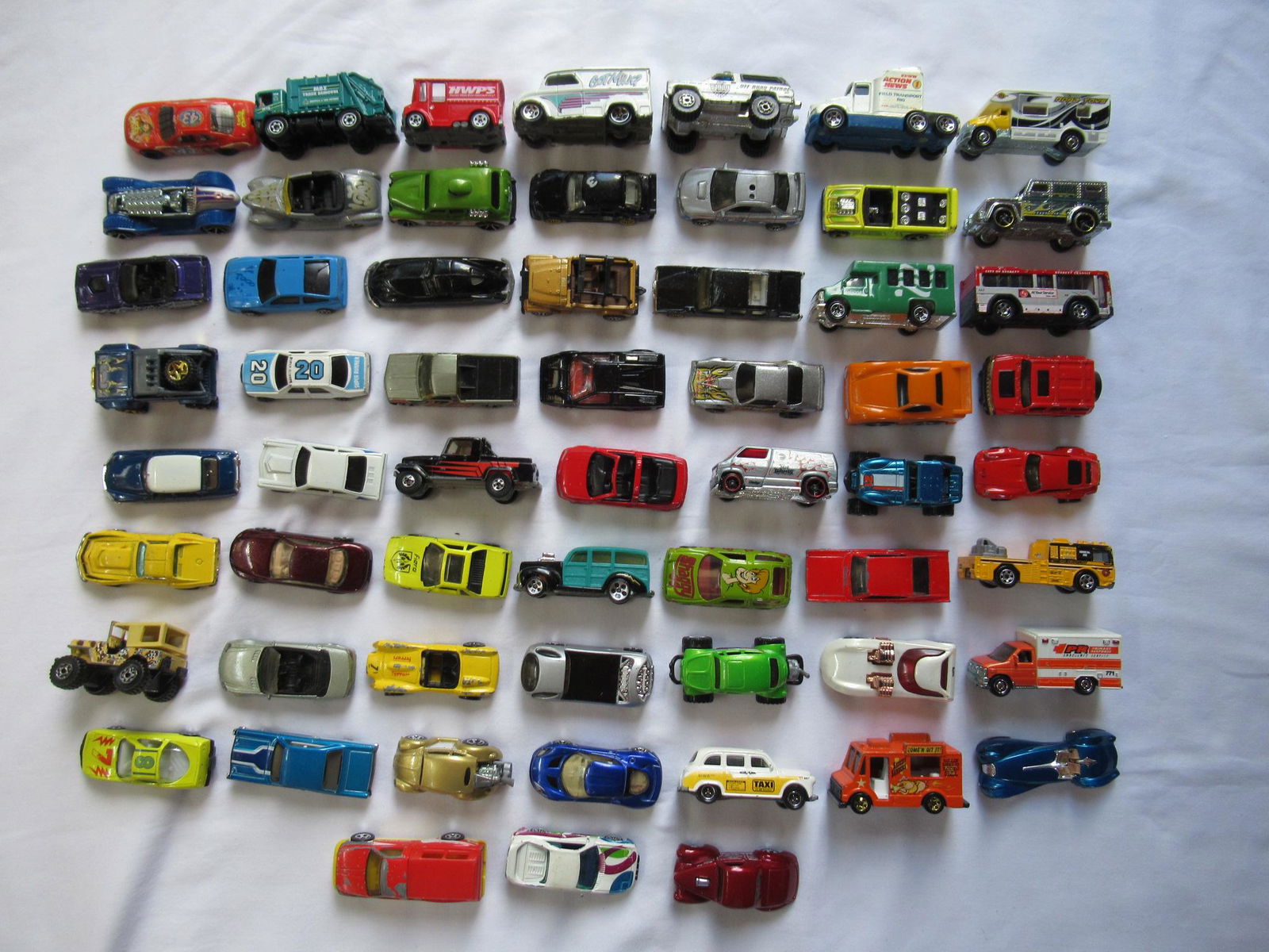 Lot of 58 Matchbox / Hot Wheels Cars 1970's / 80': These were some fo the cars I played with when I was a kid. Just happened to come across them. There are 58 cars in here. Either Hot Wheel and Matchbox. Could be one worth some $$. I don't have the ti