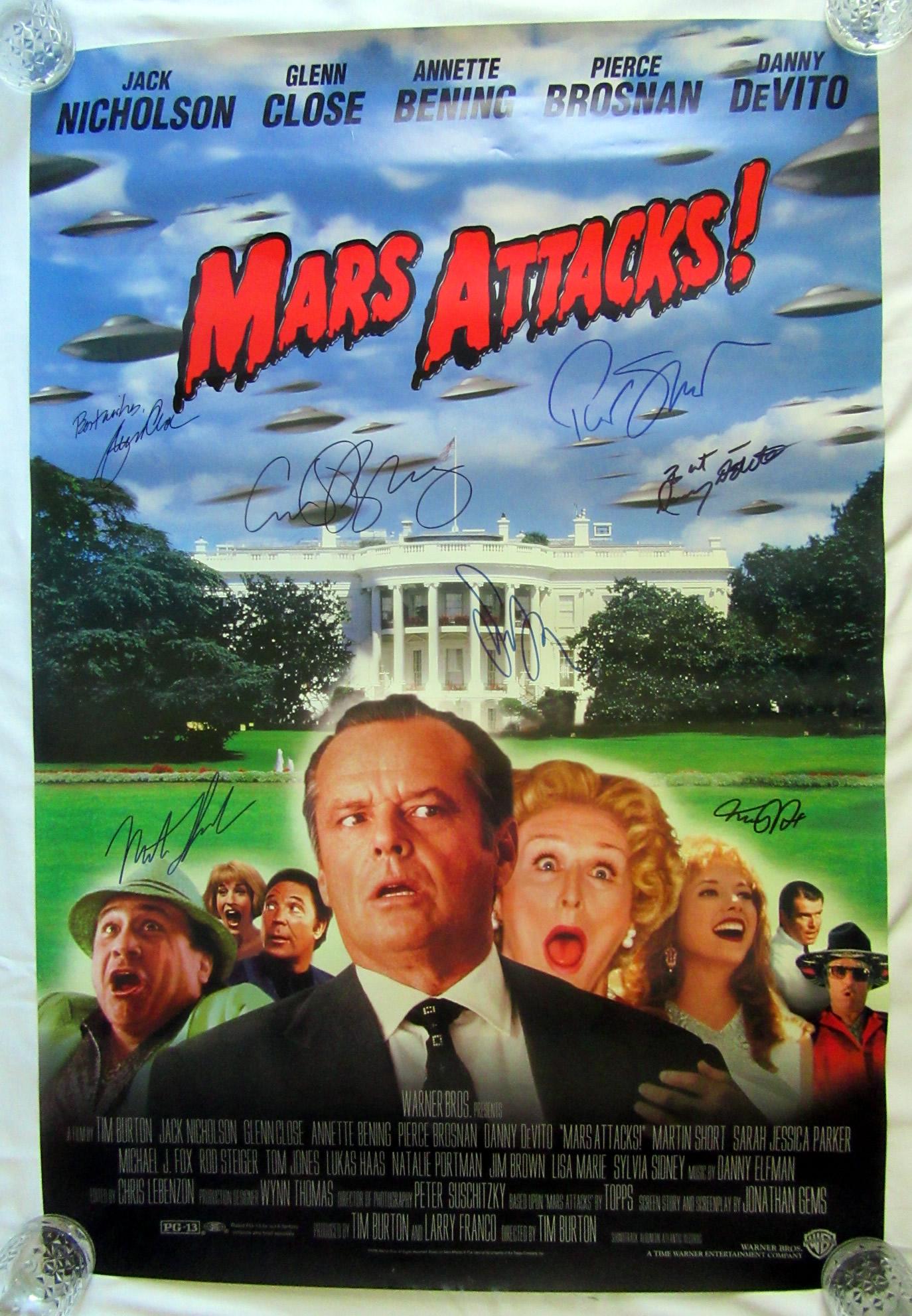 MARS ATTACKS Cast Signed Movie Poster: AMAZING! Cast signed MARS ATTACKS movie poster. This poster is signed by: Pierce Brosnan, Danny DeVito, Anette Benning, Sarah Jessica Parker, Martin Short, Glenn Close and Michael J Fox!! Poster size
