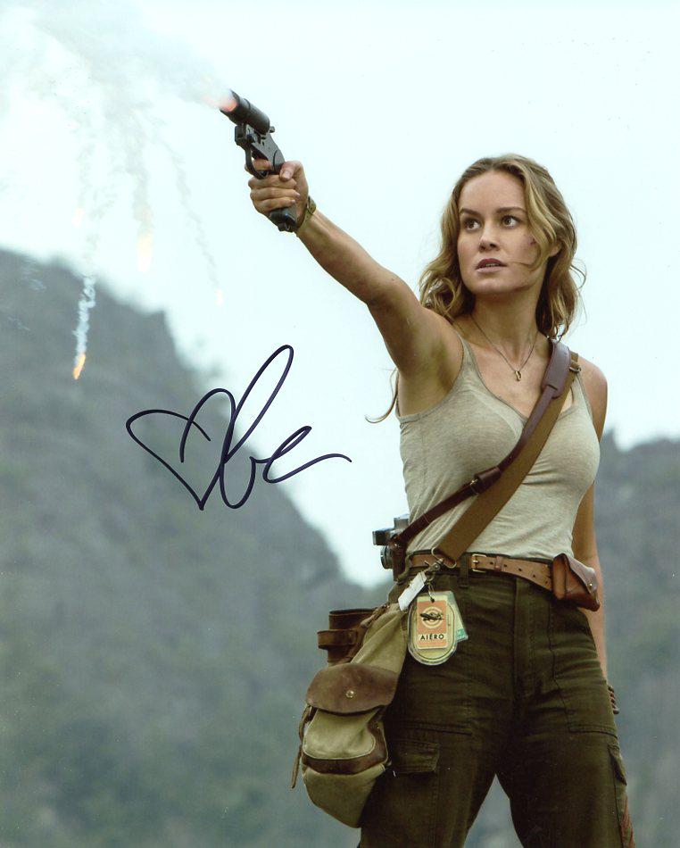 Brie Larson KONG SKULL ISLAND In Person Signed Photo: Brie Larson in person signed autographed photo from the movie KONG SKULL ISLAND. Brie Larson as the character Mason Weaver. Photo size is 8 x 10