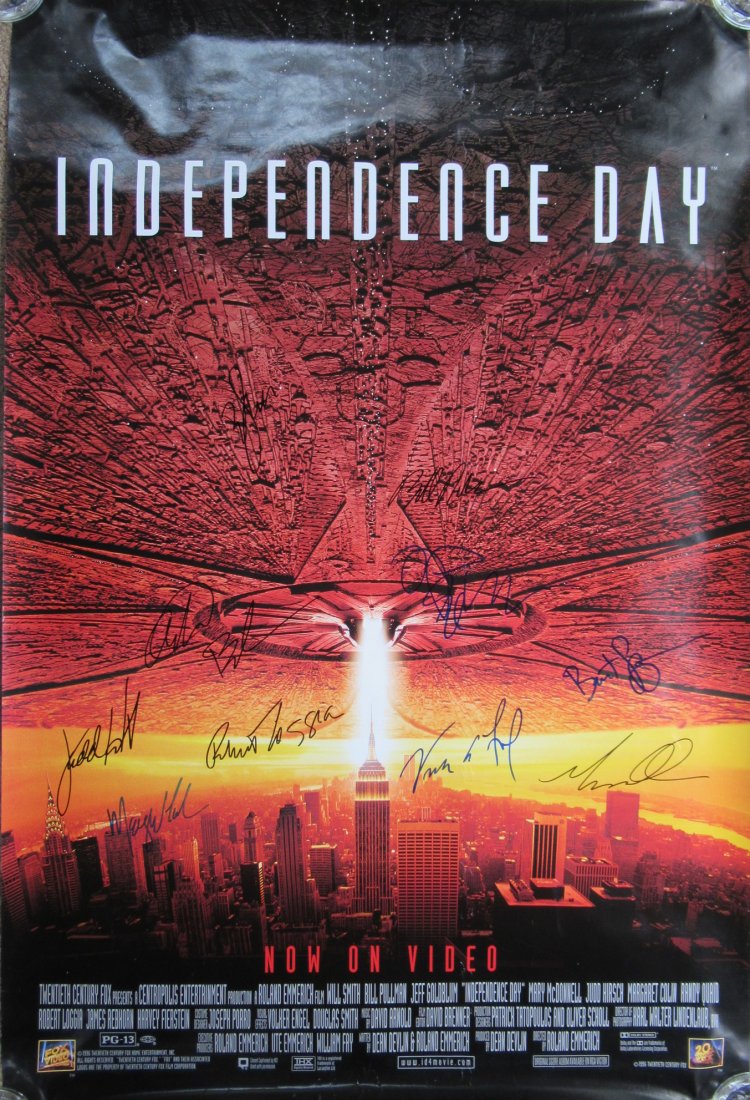 INDEPENDENCE DAY Cast Signed Movie Poster: This is an amazing Independence Day Cast Signed Photo. AMAZING signed by 10!!! Poster size is 27 x 40. This is signed by Will Smith, Bill Pullman, Jeff Goldblum, Mary McDonnell, Judd Hirsch, Robert Lo