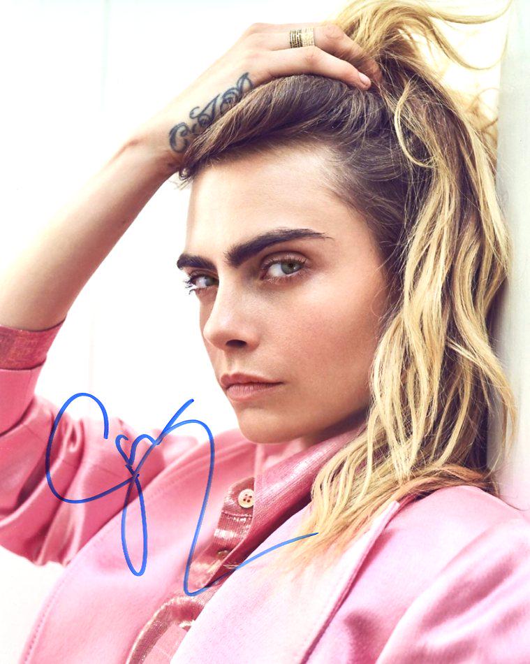 Cara Delevingne SEXY In Person Signed Photo: Cara Delevingne in person signed autographed photo. Cara Delevingne has appeared in such movies as SUICIDE SQUAD, PAPER TOWNS, and VALERIAN IN THE CITY OF 1000 PLANETS