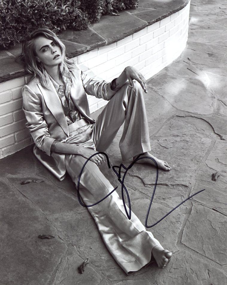 Cara Delevingne AMAZING In Person Signed Photo: Cara Delevingne in person signed autographed photo. Cara Delevingne has appeared in such movies as SUICIDE SQUAD, PAPER TOWNS, and VALERIAN IN THE CITY OF 1000 PLANETS