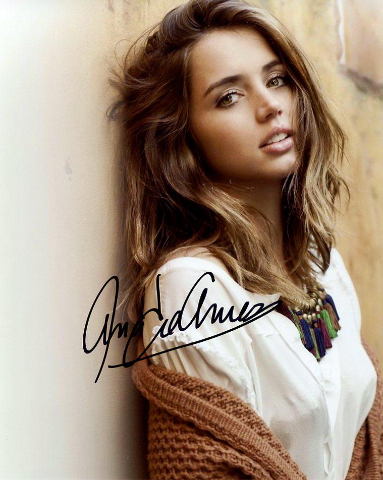 Ana de Armas PRETTY In Person Signed Photo: Ana De Armas - beautiful in person signed autographed photo of this Cuban star. Ana de Armas has grown in current popularity with the new movie HANDS OF STONE.