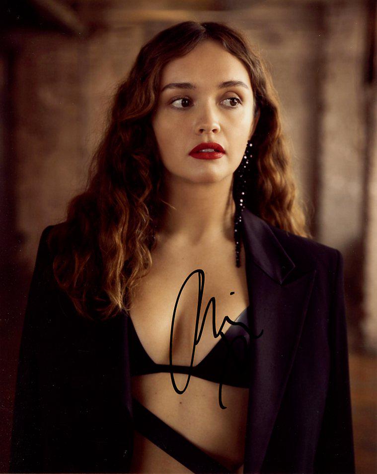Olivia Cooke SEXY In Person Signed Photo: Olivia Cooke in person signed autographed photo. Olivia Cooke has done such movies as READY PLAYER ONE, OUIJA, and the TV series BATES MOTEL.