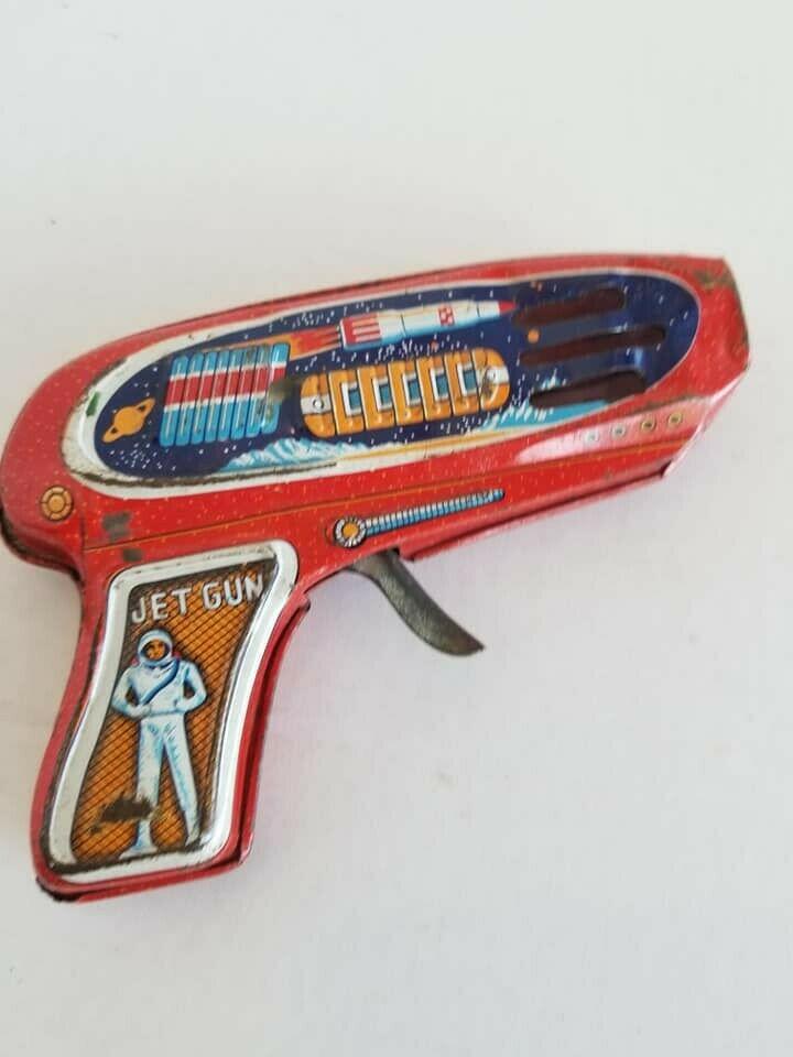 Vintage Working Metal Atomic Space Gun Toy (1960): VINTAGE WORKING METAL ATOMIC SPACE GUN TOY (1960) Made In Japan. Space gun vintage metalspace gun measures 5.5 inches wide by 4 inches high. It is marked â€œJET GUN” andâ€œMade in Japan.