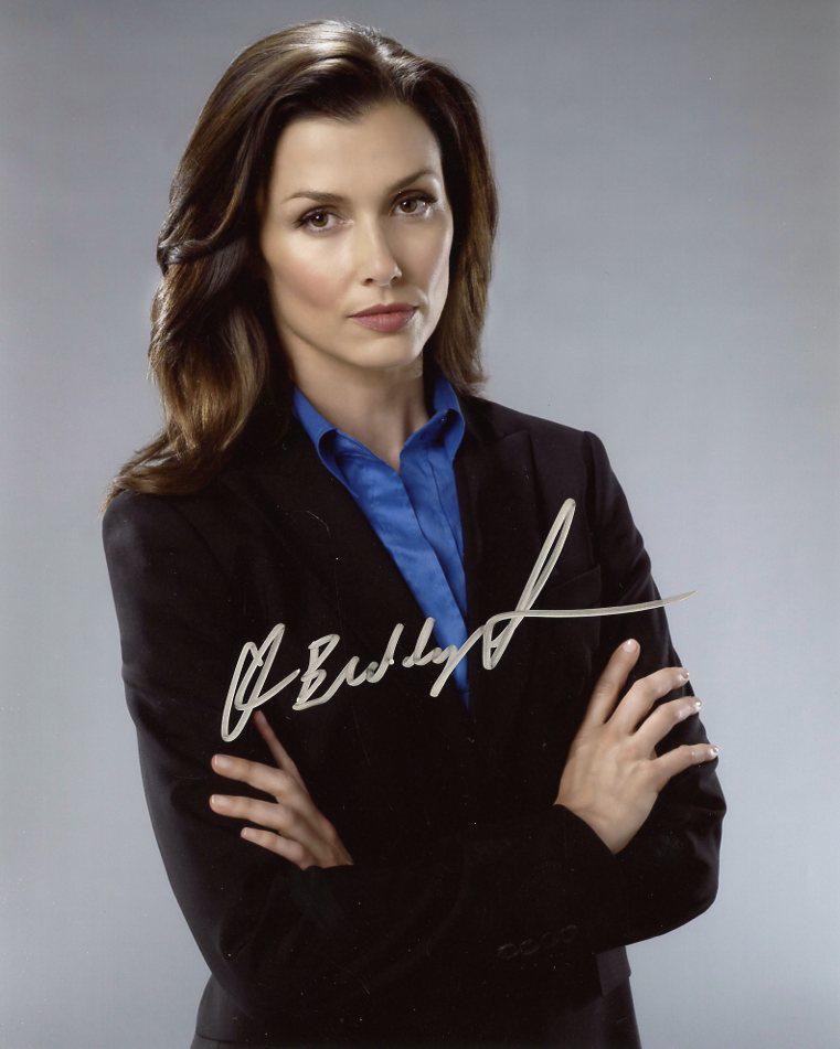 Bridget Moynahan BLUEBLOODS In Person Signed Photo: Photo size is 8 x 10. Bridget Moynahan in person signed autographed photo from the TV series BLUE BLOODS. Bridget Moynahan as the character Erin Reagan
