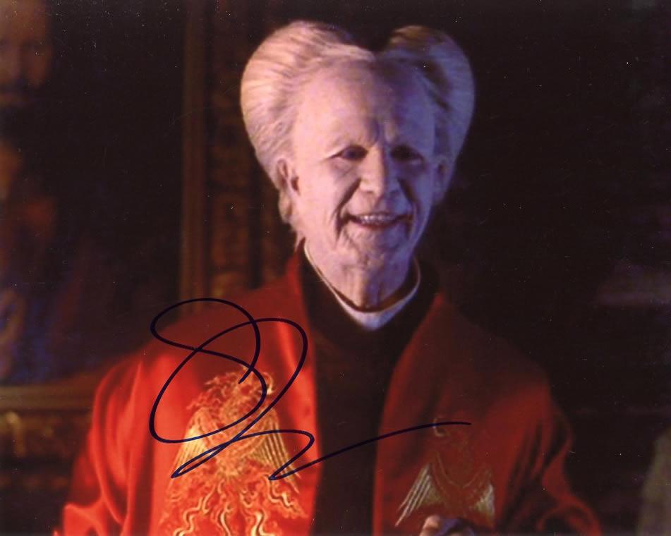 Gary Oldman BRAHM STOKER: Photo size is 8 x 10. Gary Oldman in person sigend autographed photo frm the movie BRAM STROKERS DRACULA. Gary Oldman as the character Dracula.
