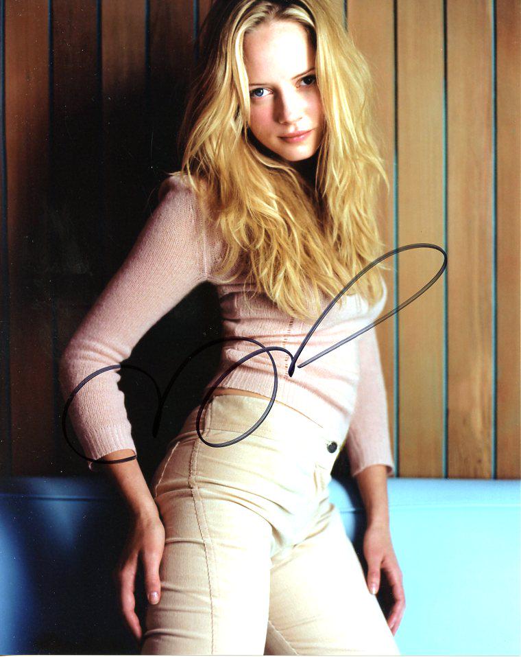 Marlee Shelton PRETTY In Person Signed Photo: Photo size is 8 x 10. Marley Shelton - Sexy in person signed autographed photo wearing pink sweater and tan pants. Marley Shelton has starred in such movies such as PLEASANTVILLE, SIN CITY, and the te