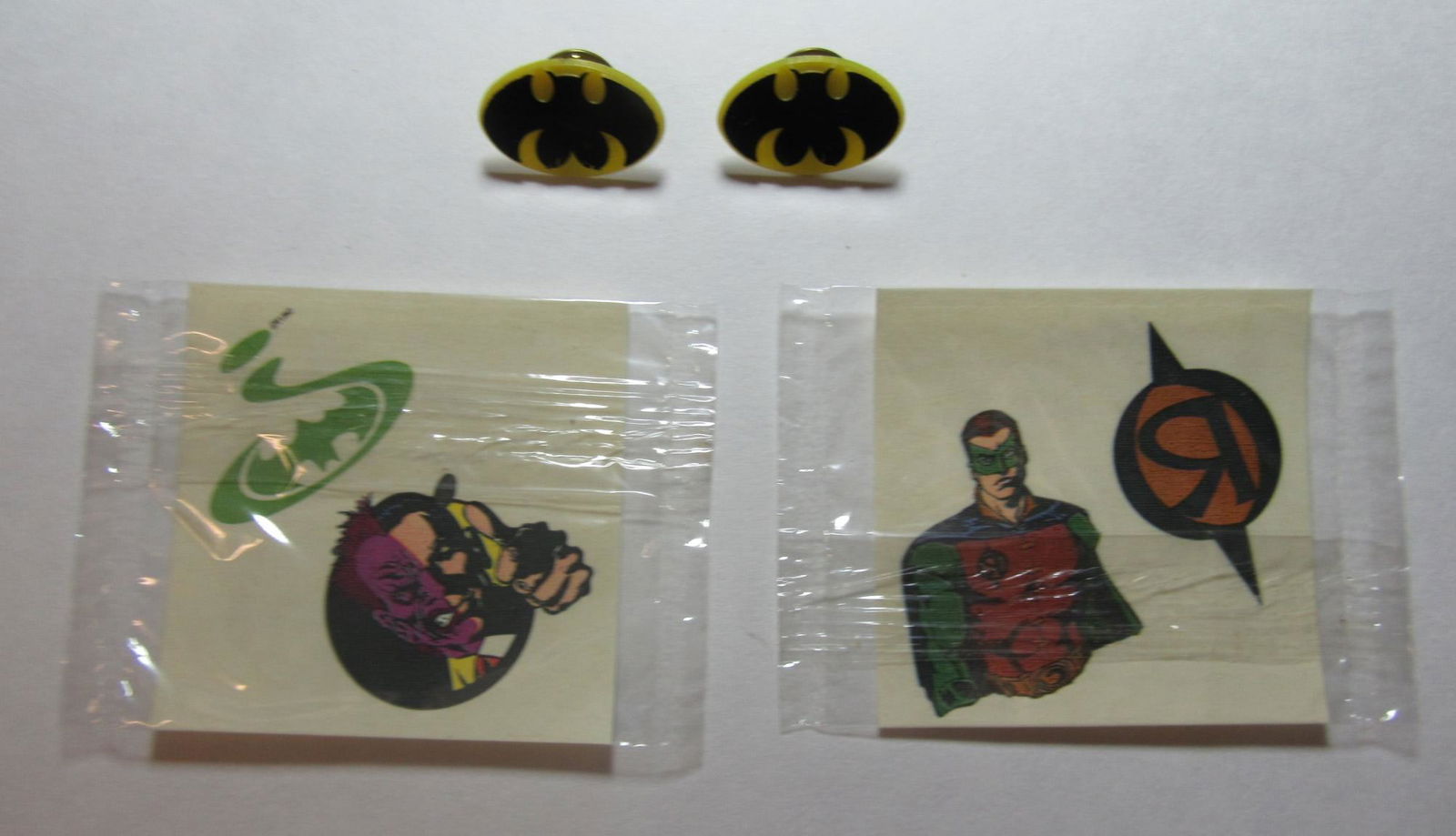Batman and Robin Cereal Premiums and RARE Bat-Boobs: The Batman and Robin Kellogg's cereal premiums are from 1995. Day are from the movie BATMAN FOREVER and are temporary tattoos unopened still in their original packages see images showing both front an