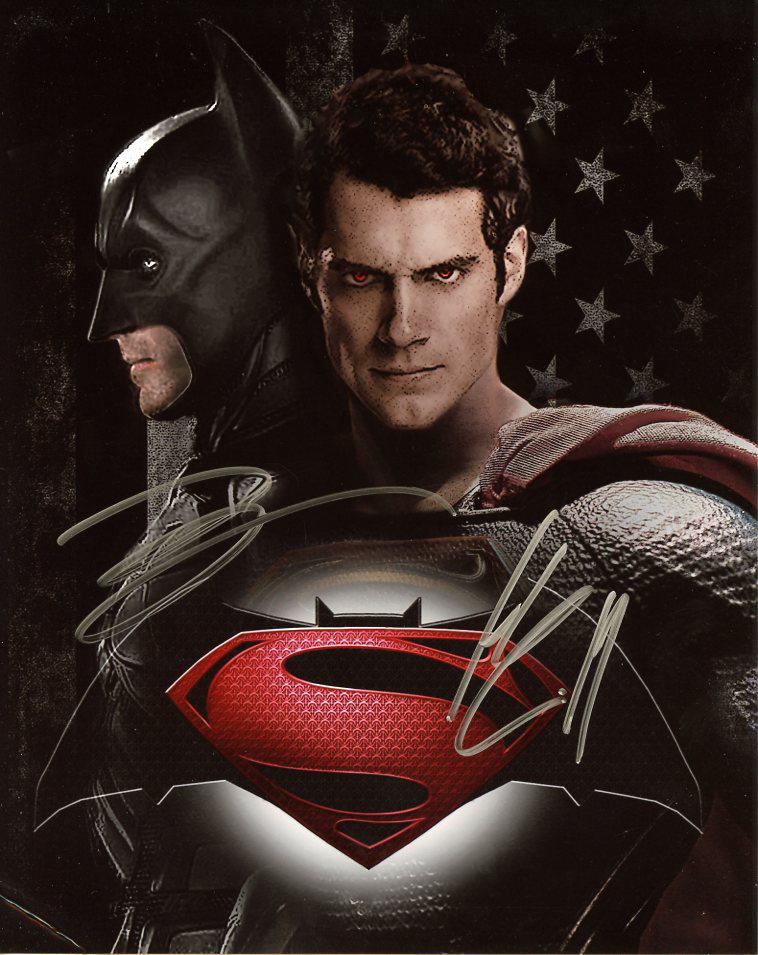 Ben Affleck / Henry Cavill BATMAN VERSUS SUPERMAN In: Photo size is 8 x 10. Ben Affleck / Henry Cavill / in person signed autographed photo from the movie BATMAN VERSUS SUPERMAN