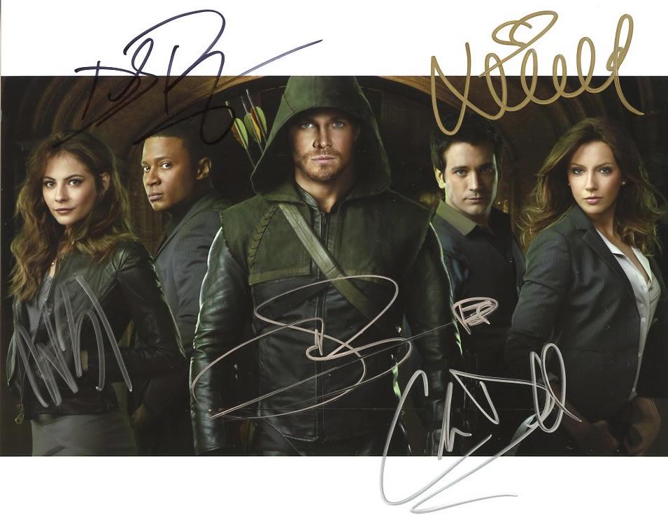 Amell / Holland / Ramsey / Donnel / Cassidy ARROW: Stephen Amell / Willa Holland / David Ramsey / Colin Donnell / Katie Cassidy in person signed autographed photo from the TV series ARROW.