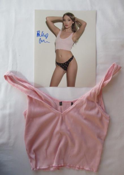 Riley Anne PENTHOUSE / PLAYBOY ( private signing ): Private signing done on June 4th 2020. Popular penthouse and Playboy Model. You are gettng a 8x10 signed photo with a piece of lingerie worn at the exclusvie photo shoot. The item you see here is the 