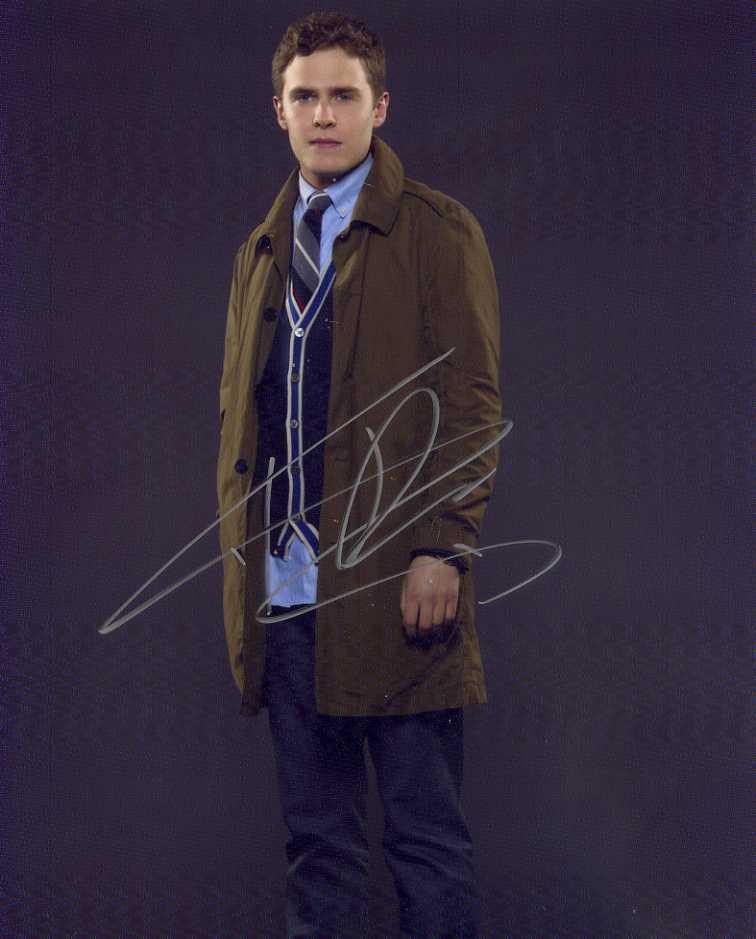 Ian de Casteckerlain AGENTS OF SHIELD Signed Photo: Ian de Casteckerlain in person signed autographed photo from the TV series AGENT OF SHIELD