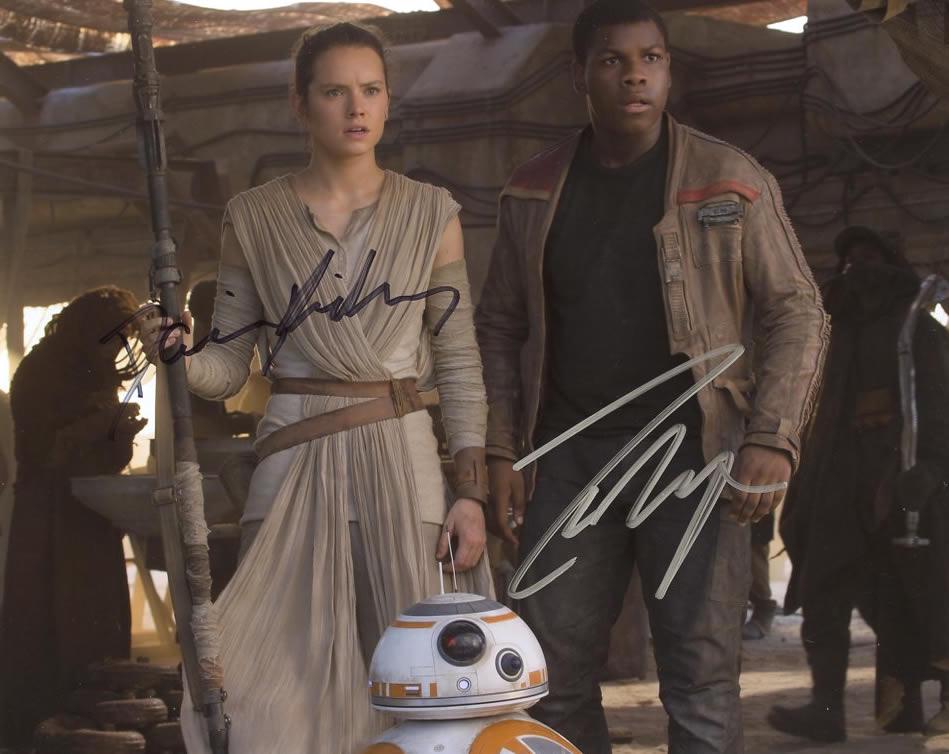 Daisy Ridley / John Boyega SW THE FORCE AWAKENS Signed: Daisy Ridley / John Boyega in person signed autographed photo from the movie STAR WARS THE FORCE AWAKENS. Daisy Ridley as the character Rey and John Boyega aas the character Finn