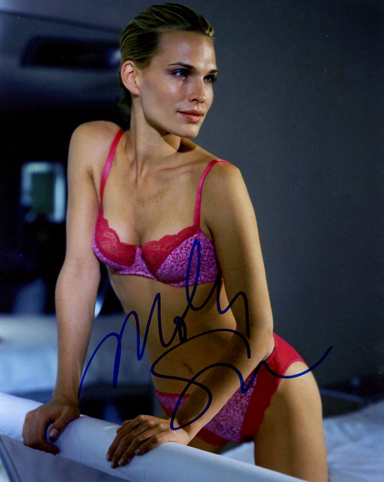 Molly Sims SEXY In Person Signed Photo: Molly Sims in person signed autographed photo. Molly Sims is an American fashion model and actress. She has been featured in campaigns by a number of major brands, including Jimmy Choo, Escada, Giorgi
