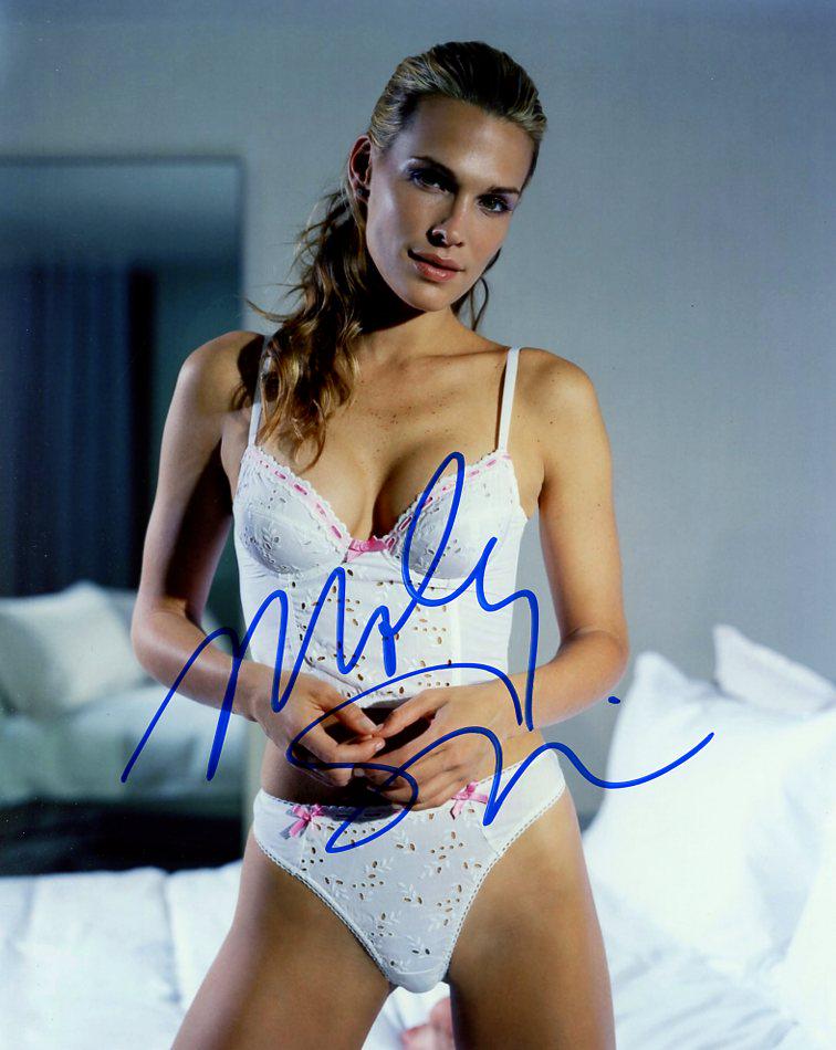 Molly Sims SEXY In Person Signed Photo: Molly Sims in person signed autographed photo. Molly Sims is an American fashion model and actress. She has been featured in campaigns by a number of major brands, including Jimmy Choo, Escada, Giorgi