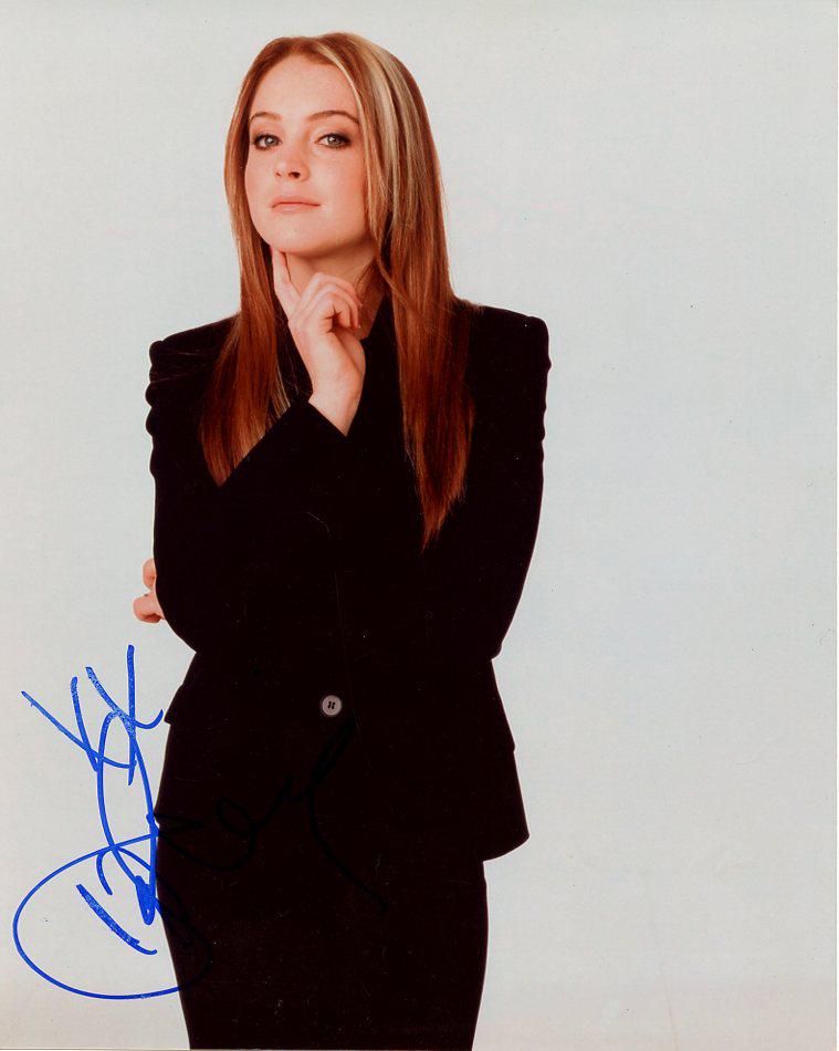 Lindsay Lohan In Person Signed Photo: Lindsay Lohan in person signed autographed photo. Lindsay Lohan has done such movies as MEAN GIRLS, HERBIE RIDES AGAIN, and FREAKY FRIDAY