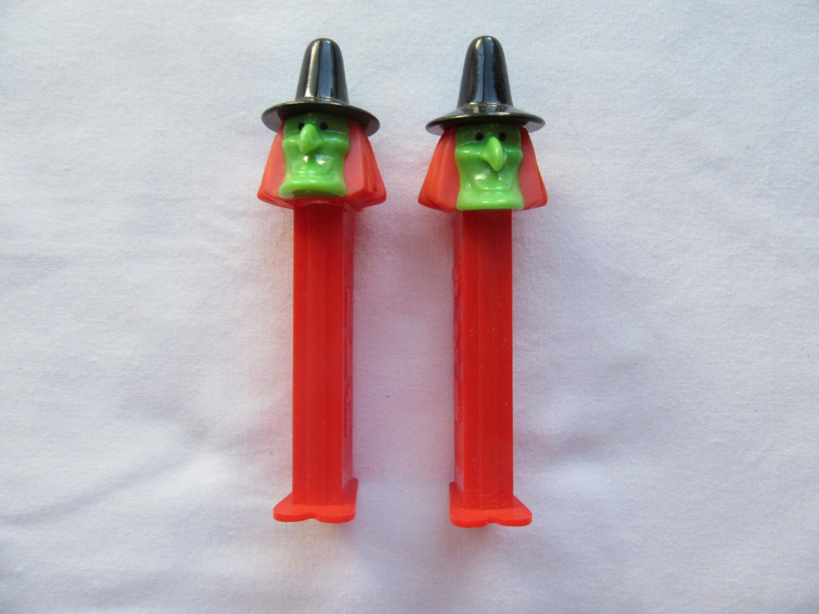 2 Vintage Witch Pez Candy Dispensers: You are getting both items shown here. Vintage Pez Candy Dispenser -Witch Pez Toy Candy Dispenser -Pez Candy Toy. Condition is Used