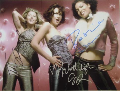 Josie and the Pussycats 11x14 Cast Signed Photo: PLEASE NOTE: size of this photo is 11 x 14. This is signed by Rosario Dawson, Tara Reid, and Rachel Leigh Cook from the movie JOSIE AND THE PUSSYCATS