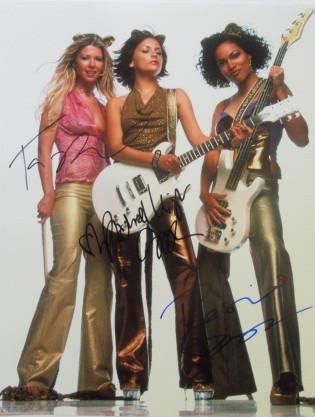Josie and the Pussycats 11x14 Cast Signed Photo: PLEASE NOTE: size of this photo is 11 x 14. This is signed by Rosario Dawson, Tara Reid, and Rachel Leigh Cook from the movie JOSIE AND THE PUSSYCATS