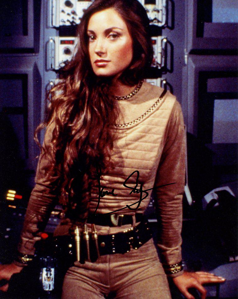 Jane Seymour BATTLESTAR GALACTICA Signed Photo: Jane Seymour in person signed autographed photo from the TV series BATTLESTAR GALACTICA. Jane Seymour as the character Serina