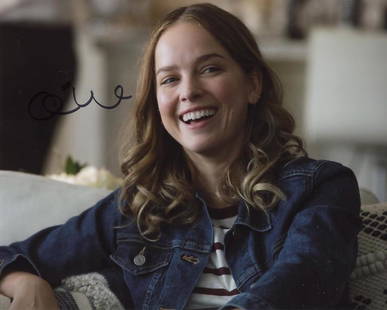 Allison Miller MILLION LITTLE THINGS In Person Signed: Allison Miller in person signed photo from the TV series A MILLION LITTLE THINGS. Allison Miller as the character Maggie Bloom