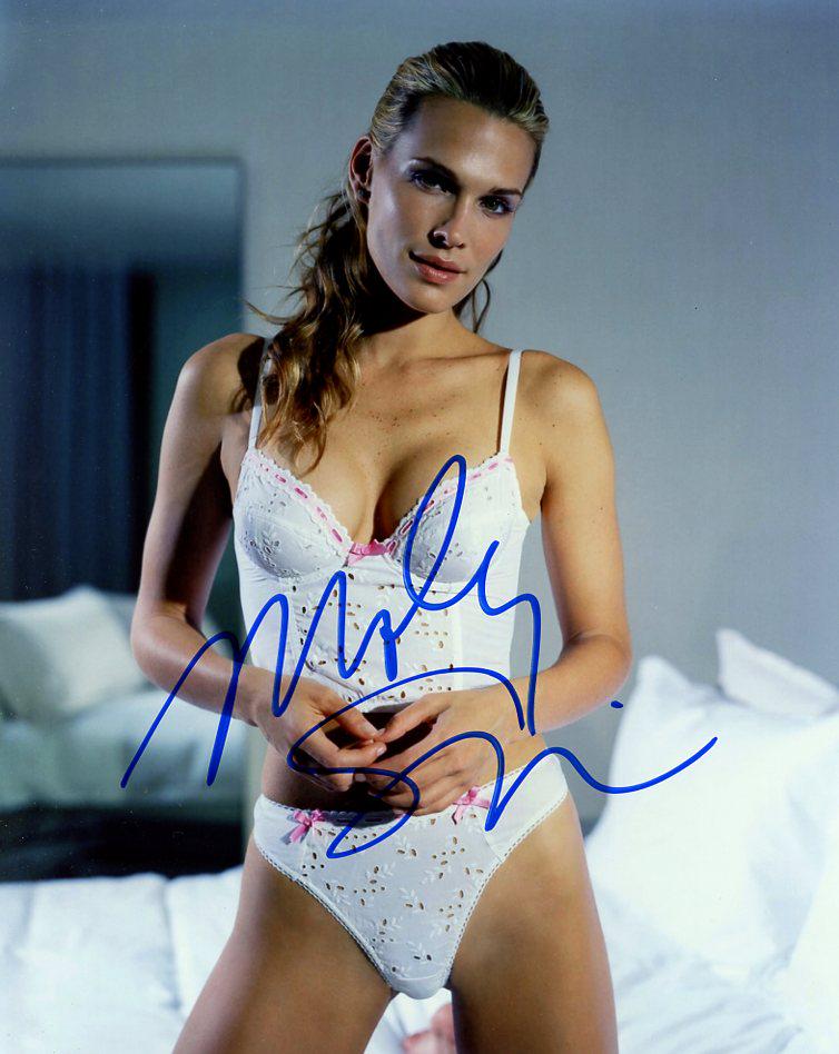 Molly Simms SEXY / MODEL In Person Signed Photo: Molly Simms in person signed autographed photo. Molly Sims is an American fashion model and actress. She has been featured in campaigns by a number of major brands, including Jimmy Choo, Escada, Giorg