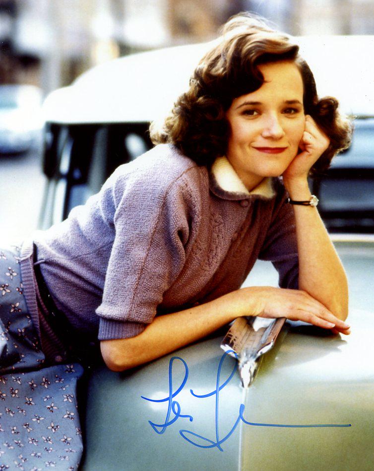 Lea Thompson BACK TO THE FUTURE In Person Signed Photo: Lea Thompson in person signed autographed photo from the movie BACK TO THE FUTURE. Lea Thompson as the character Lorraine Baines