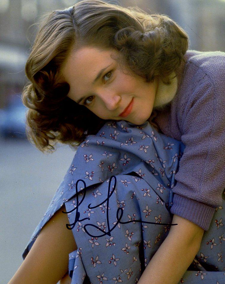 Lea Thompson BACK TO THE FUTURE In Person Signed Photo: Lea Thompson in person signed autographed photo from the movie BACK TO THE FUTURE. Lea Thompson as the character Lorraine Baines