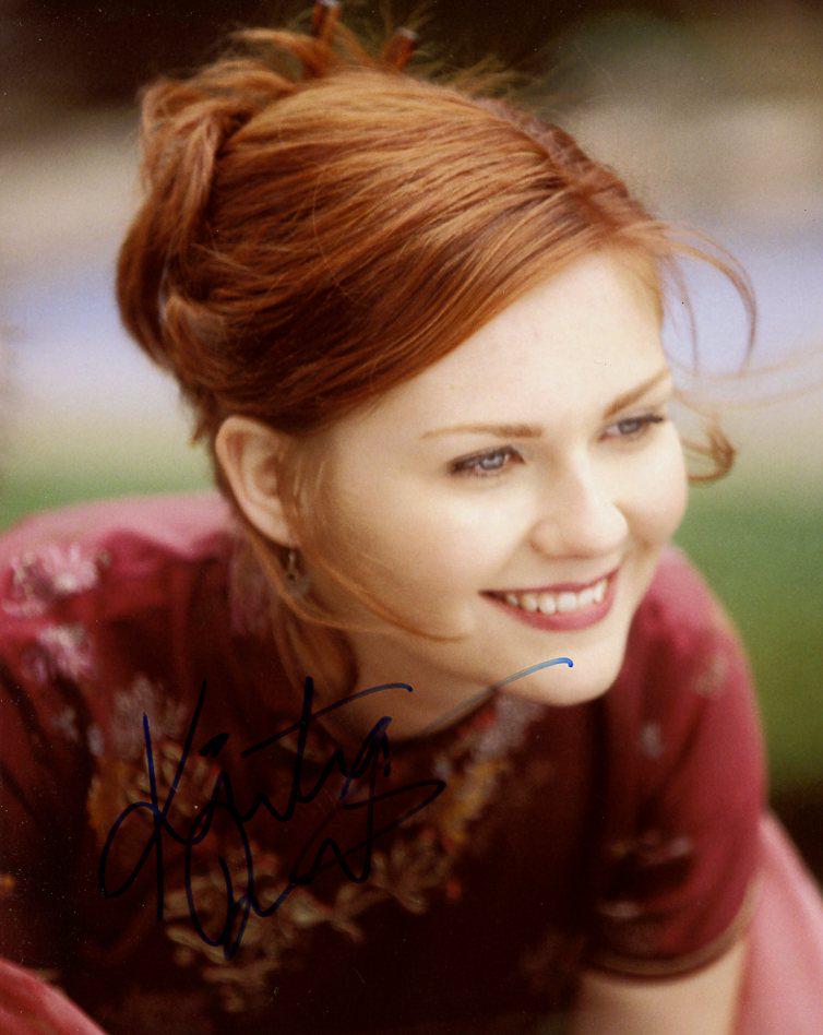 Kirsten Dunst SPIDERMAN In Person Signed Photo: Kirsten Dunst in person signed autographed photo from the movie SPIDERMAN. Kirsten Dunst as the character Mary Jane Watson