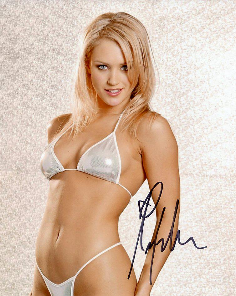 Nicky Whelan SEXY In Person Signed Photo: Nicky Whelan in person signed autographed photo. Nicky Whelan has done such TV and movies as SCRUBS, HALL PASS, and THE WEDDING RINGER