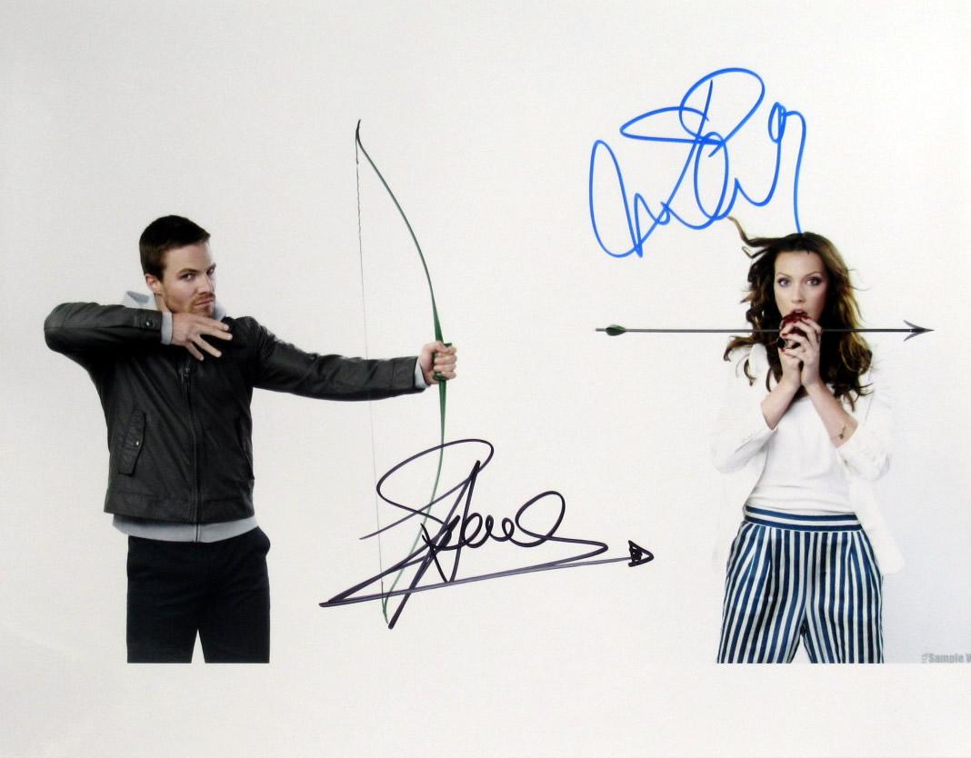 Stephen Amell / Katie Cassidy In Person Signed Photo: PLEASE NOTE: Size of this photo is 11x14. Stephen Amell / Katie Cassidy in person signed autographed photo from the TV series ARROW