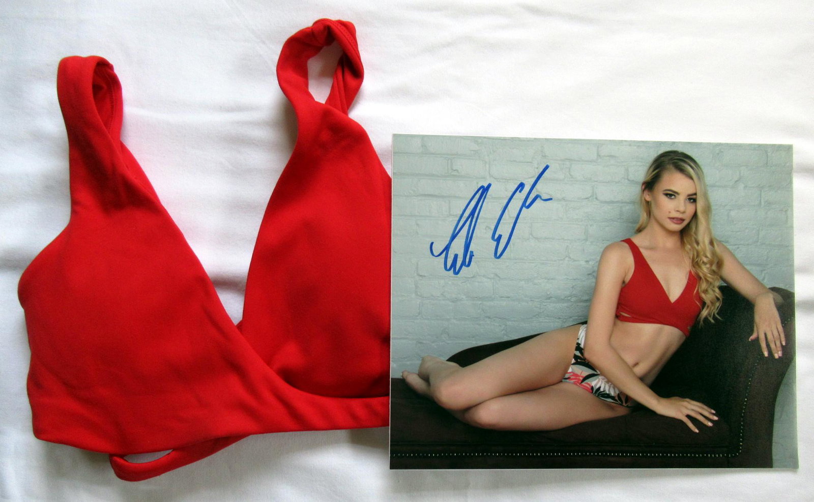 Tabitha Elm PLAYBOY CYBER GIRL w/ Lingerie IP Signed: Photo size is 8x10. PRIVATE SIGNING. Tabitha Elm Playboy Cyber Girl in person signed photo. This one-of-a-kind contains a piece of lingerie worn at the exclusive photo shoot in signing done on Septemb