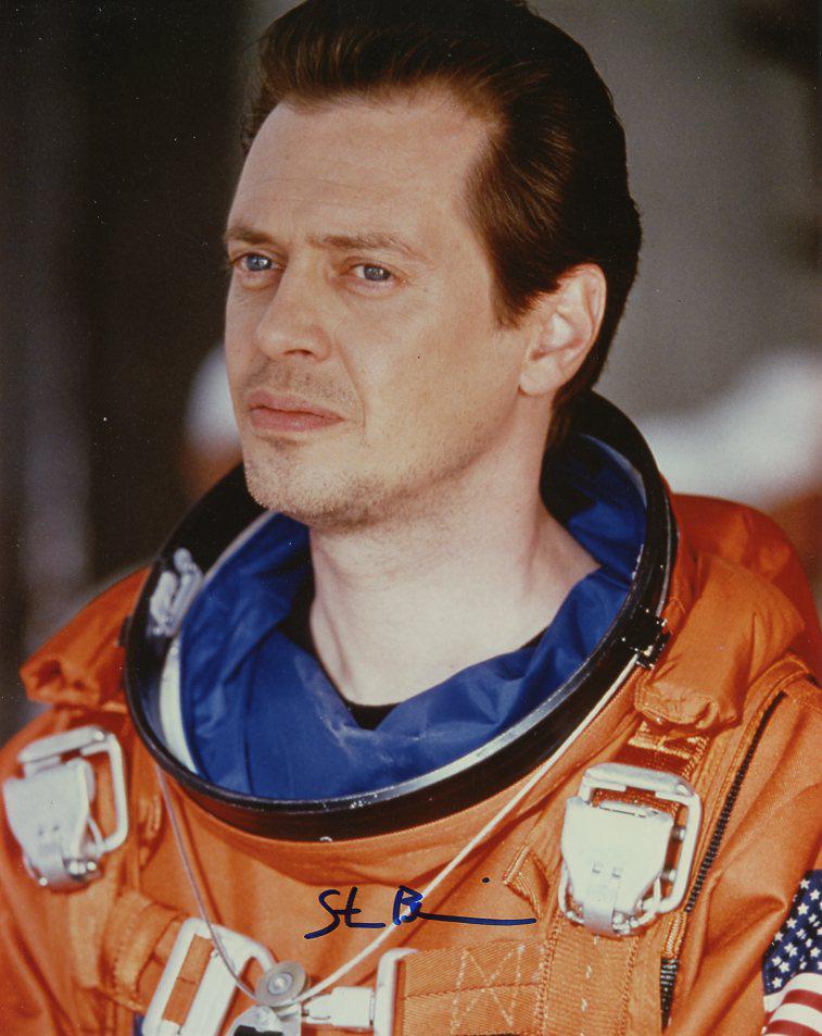 Steve Buscemi ARMAGEDDON Signed Photo: Photo size is 8x10. Steve Buscemi signed photo from the movie ARMAGEDDON. Steve Buscemi as the character Rockhound.