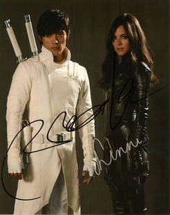 Beyung-Hun Lee / Sienna Miller GI JOE In Person Signed Photo: Photo size is 8x10. RARE ! Beyung-Hun Lee / Sienna Miller in person signed autographed photo from the movie G.I. JOE THE RISE OF COBRA. Beyung-Hun Lee as the character Storm Shadow. Sienna Miller as