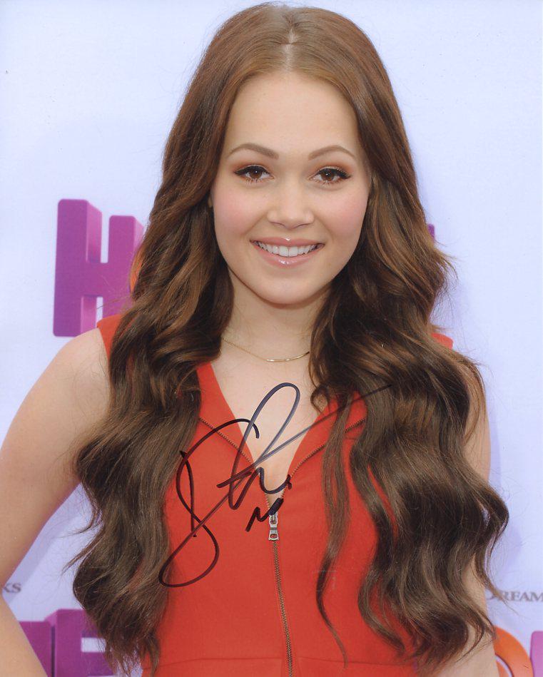 (2) Kelli Berglund PRETTY In Person Signed Photos: Photo size is 8x10. You are getting both photos shown here. Kelli Berglund in person signed autographed photo. Kelli Berglund has done such TV and movies as NOW APOCALYPSE, LAB RATS, and ANIMAL KINGDO
