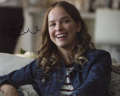 Allison Miller MILLION LITTLE THINGS In Person Signed Photo: Photo size is 8 x 10. Allison Miller in person signed photo from the TV series A MILLION LITTLE THINGS. Allison Miller as the character Maggie Bloom