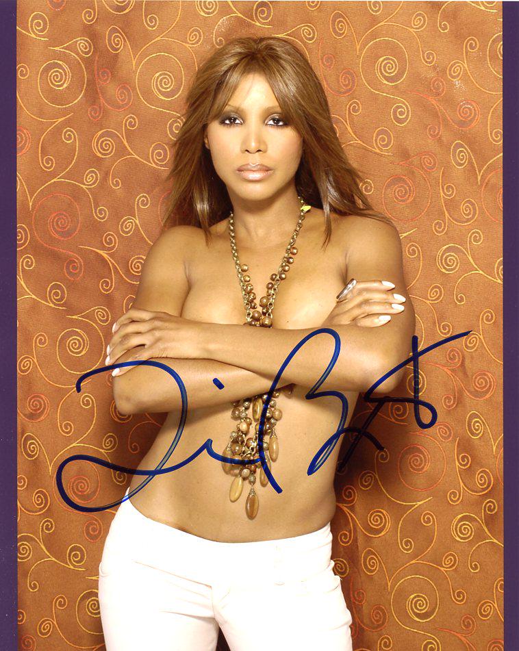 Toni Braxton MUSICIAN In Person Signed Photo: Photo size is 8 x 10. Toni Braxton in person signed autographed photo. Toni Braxton is an American singer, songwriter, pianist, record producer, actress, and television personality. Braxton has sold o