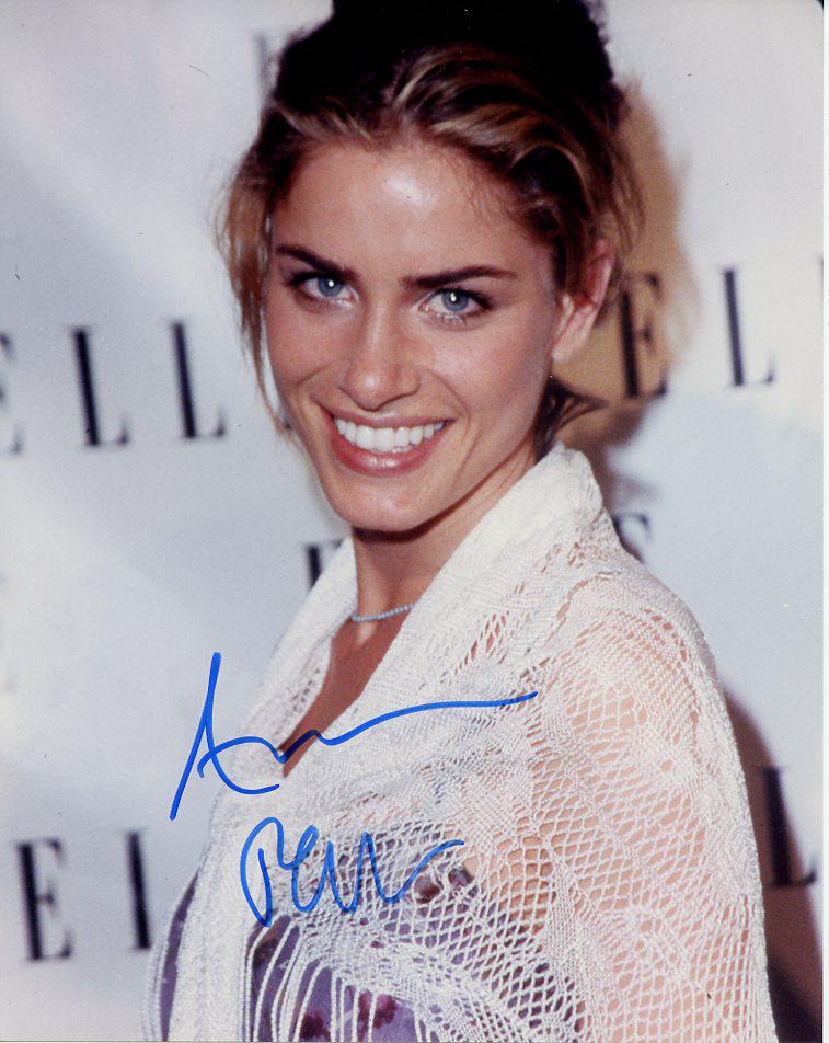 Amanda Peet WHOLE NINE YEARDS In Person Signed Photo: Photo size is 8x10. Amanda Peet in person signed photo. Amanda Peet has done such TV and movies as THE WHOLE 9 YARDS, BROCKMIRE, and DIRTY JOHN.
