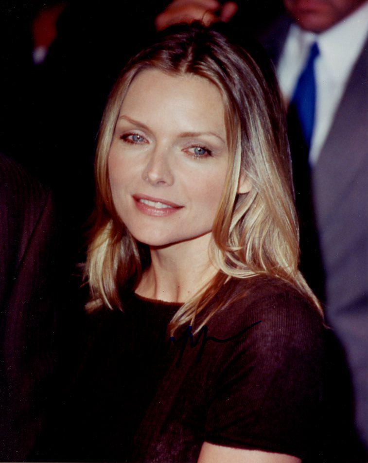 Michelle Pfeiffer DANGEROUS MINDS In Person Signed Photo: Photo size is 8x10. Michelle Pfeiffer in person signed photo. Michelle Pfeiffer has done such movies as DANGEROUS MINDS, WHAT LIES BENEATH, and HAIRSPRAY.