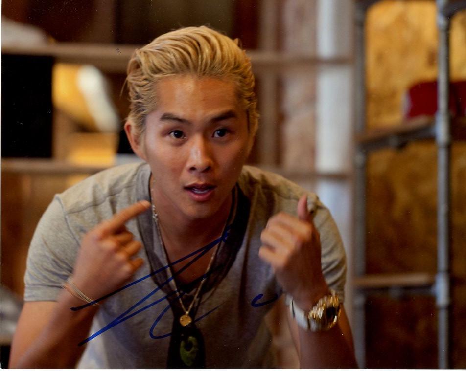 Justin Chon TWILIGHT In Person Signed Photo (1 of 1)