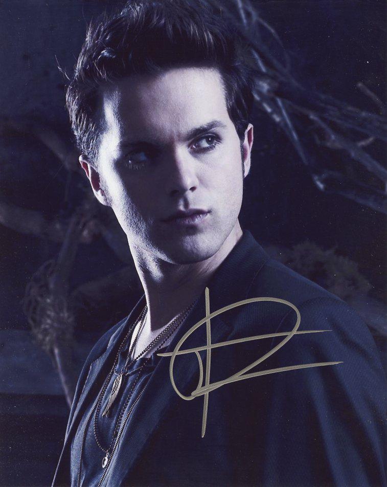 Thomas Dekker SARAH CONNOR CHRONICLES In Person Signed Photo: Photo size is 8x10. Thomas Dekker in person signed autographed photo from the TV series SARAH CONNOR CHRONICLES. Thomas Dekker as the character John Connor.